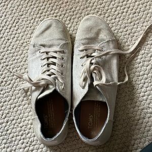 Tom’s Sneakers